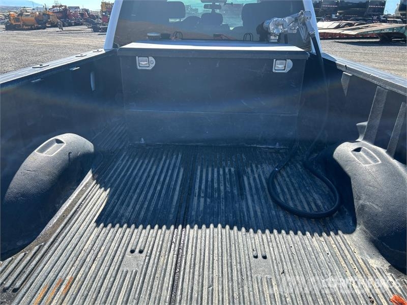 Ford F-250 XL 4x4 Crew Cab Pickup Otros