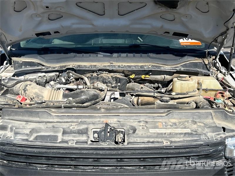 Ford F-250 XL 4x4 Crew Cab Pickup Otros