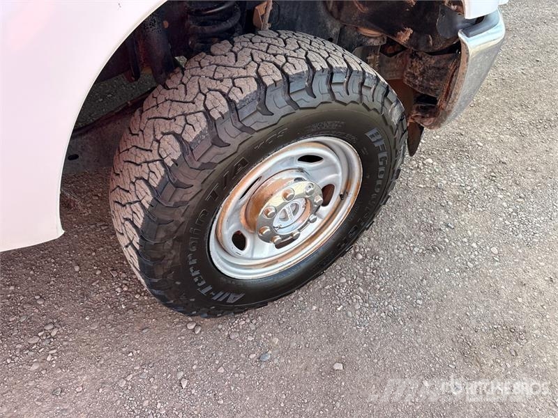 Ford F-250 XL 4x4 Crew Cab Pickup Anders