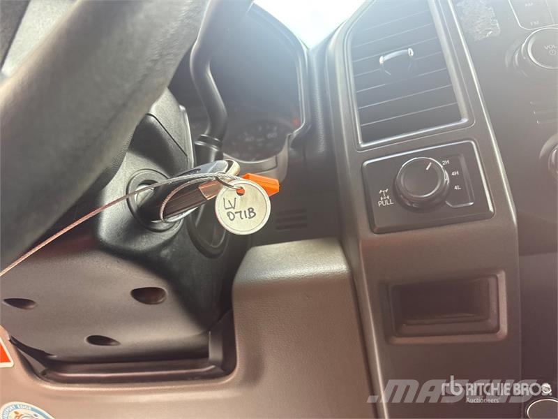 Ford F-250 XL 4x4 Crew Cab Pickup Ostalo