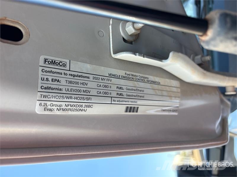 Ford F-250 XL 4x4 Crew Cab Pickup Autre fourgon / utilitaire