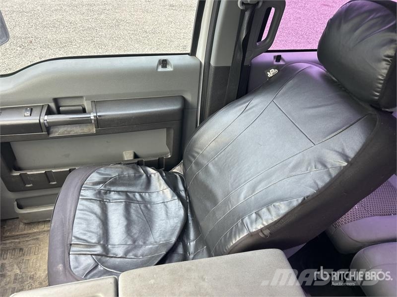 Ford F-250 XL 4x4 Crew Cab Pickup Інше