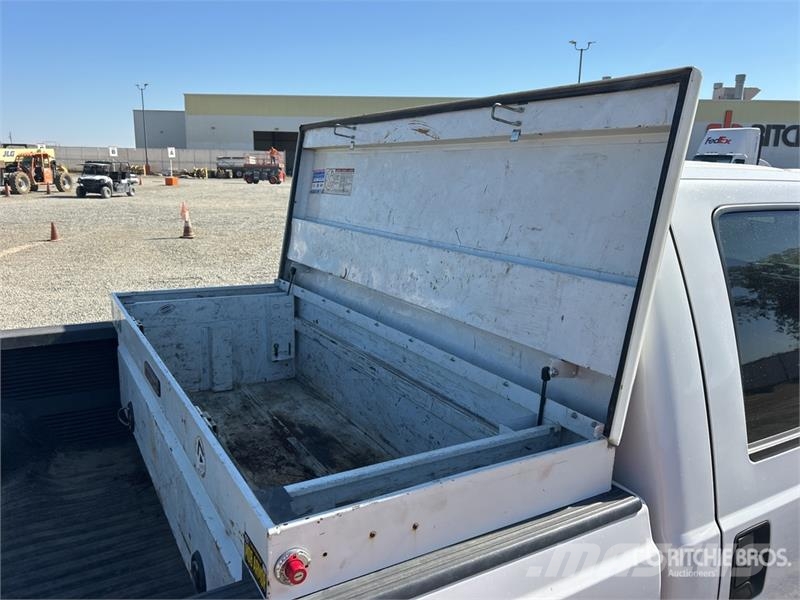 Ford F-250 XL 4x4 Crew Cab Pickup Other