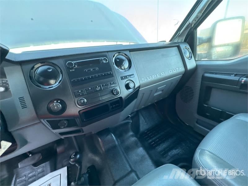 Ford F-250 XL 4x4 Crew Cab Pickup Citi