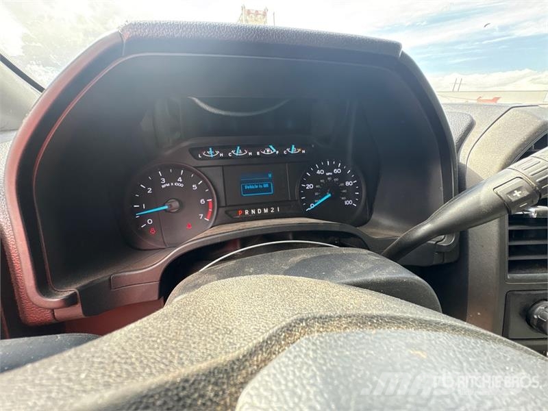 Ford F-250 XL 4x4 Crew Cab Pickup Altele