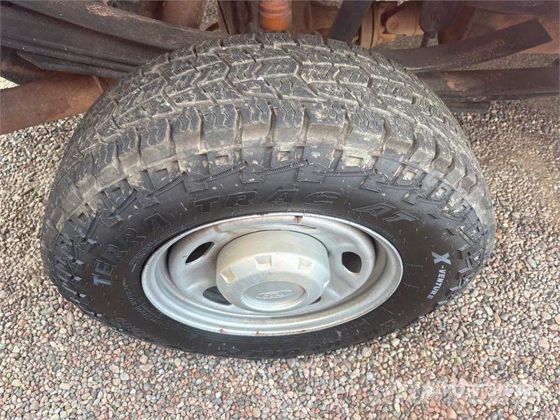 Ford F-250 XL 4x4 Crew Cab Pickup Ostalo