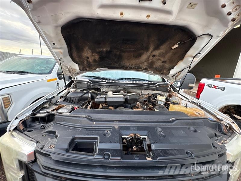 Ford F-250 XL 4x4 Crew Cab Pickup 기타