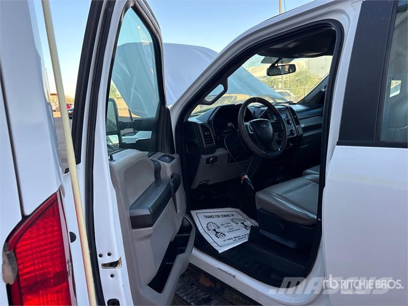 Ford F-250 XL 4x4 Crew Cab Pickup Citi