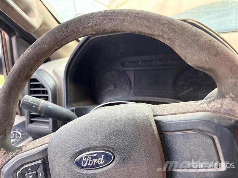 Ford F-250 XL 4x4 Crew Cab Pickup (Inoperable) Ostalo