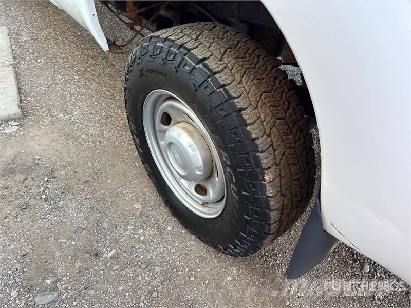 Ford F-250 XL 4x4 Crew Cab Pickup Drugi
