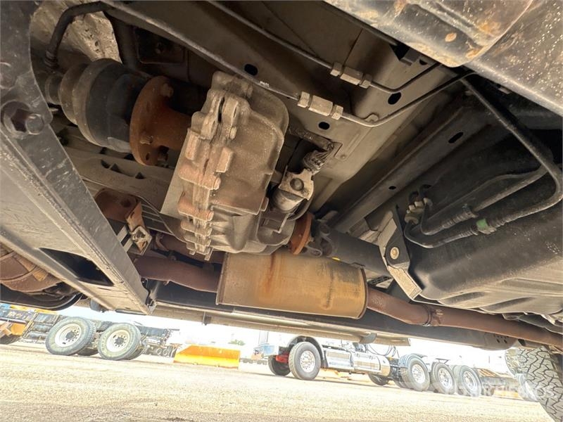 Ford F-250 XL 4x4 Crew Cab Pickup Otros
