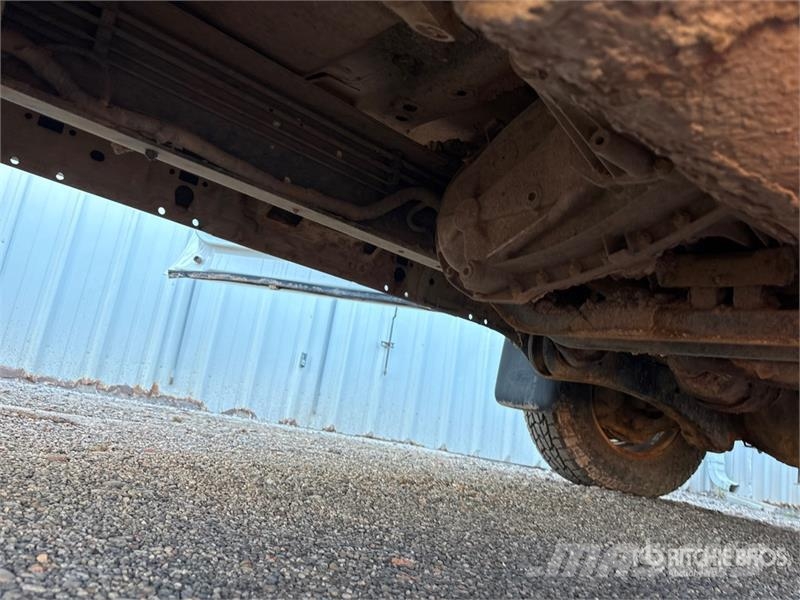 Ford F-250 XL 4x4 Crew Cab Pickup Drugi