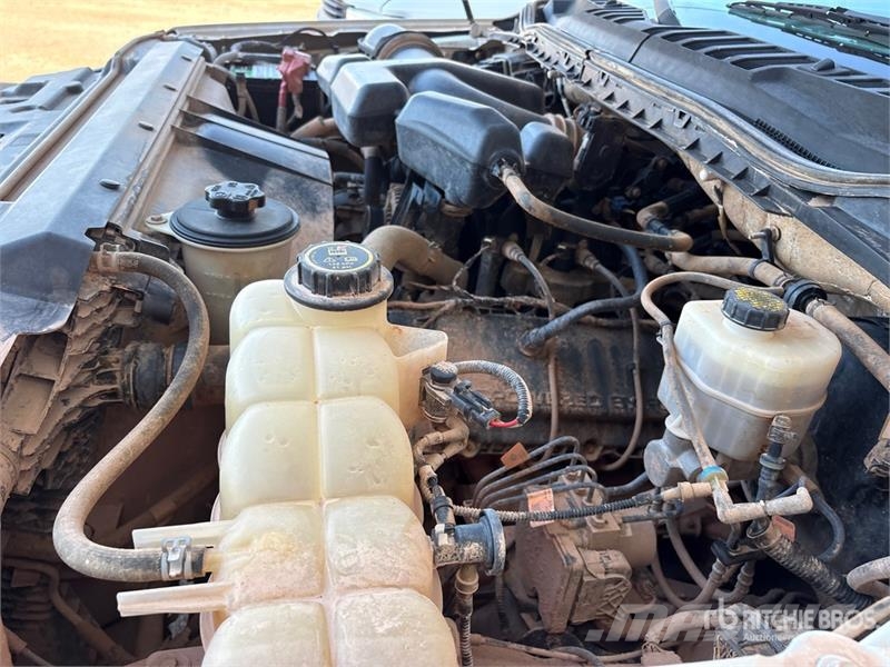 Ford F-250 XL 4x4 Crew Cab Pickup Drugi