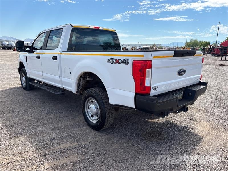 Ford F-250 XL 4x4 Crew Cab Pickup Otras furgonetas