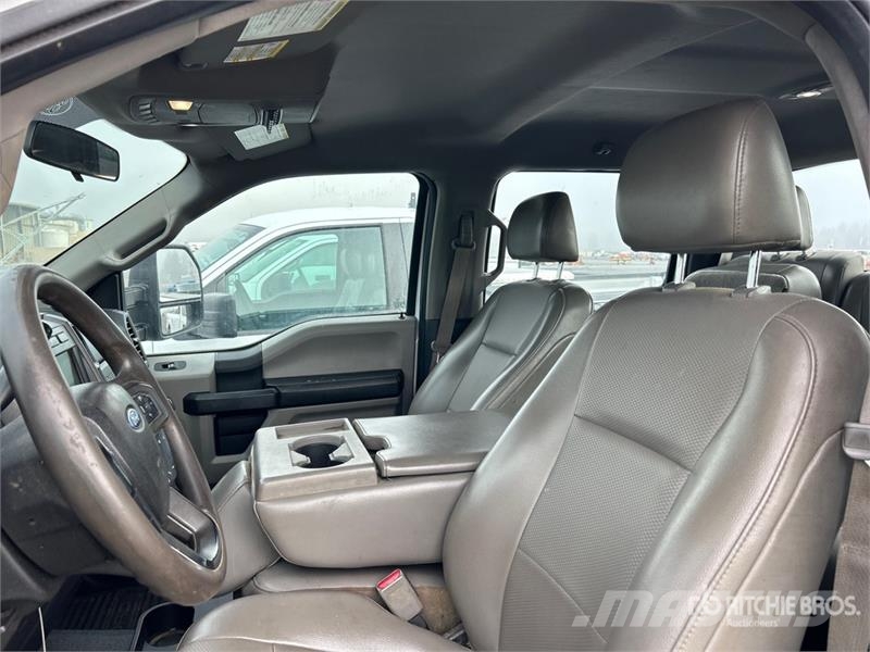 Ford F-250 XL 4x4 Crew Cab Pickup Ostalo