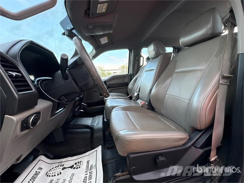 Ford F-250 XL 4x4 Crew Cab Pickup Otros