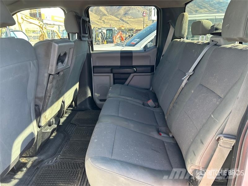 Ford F-250 XL 4x4 Crew Cab Pickup Otros