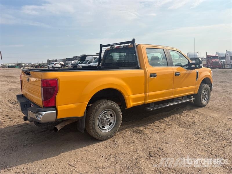 Ford F-250 XL 4x4 Crew Cab Pickup Citi
