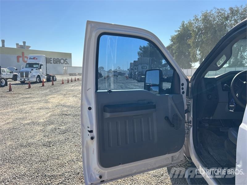 Ford F-250 XL 4x4 Crew Cab Pickup Other