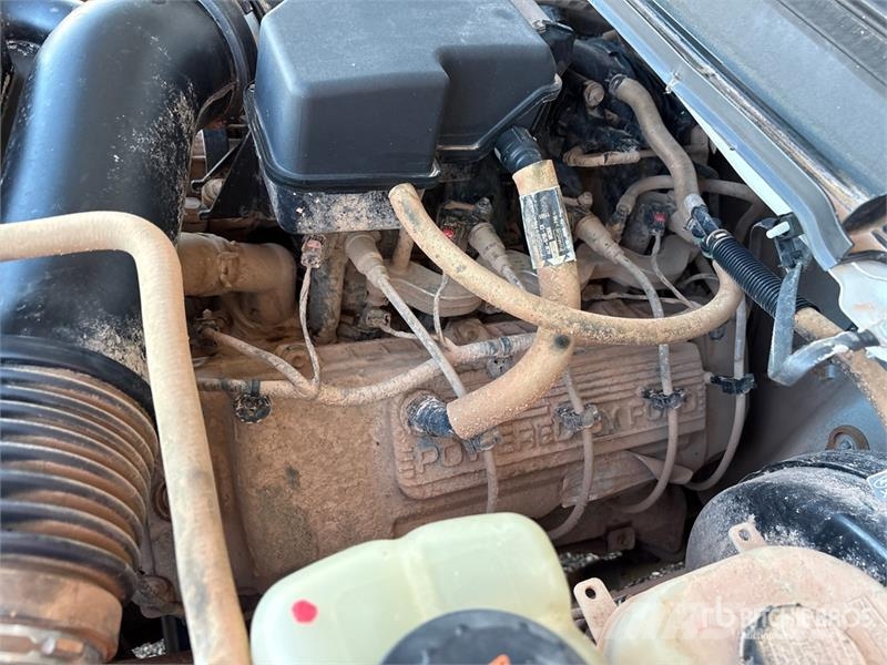 Ford F-250 XL 4x4 Crew Cab Pickup Otros