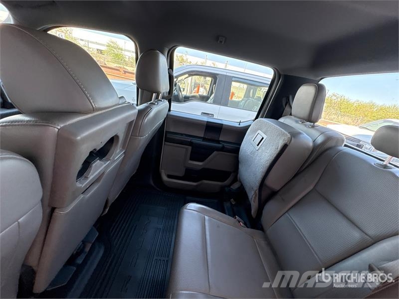 Ford F-250 XL 4x4 Crew Cab Pickup Drugi