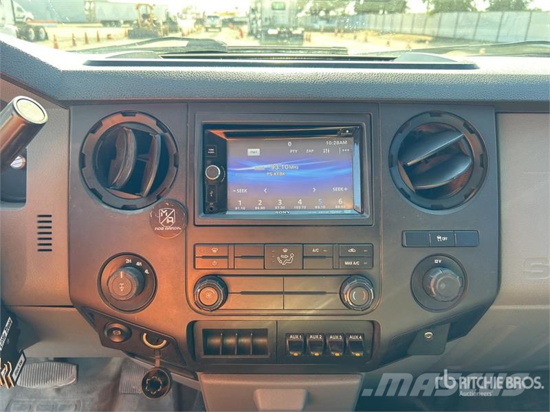 Ford F-250 XL 4x4 Crew Cab Pickup Other