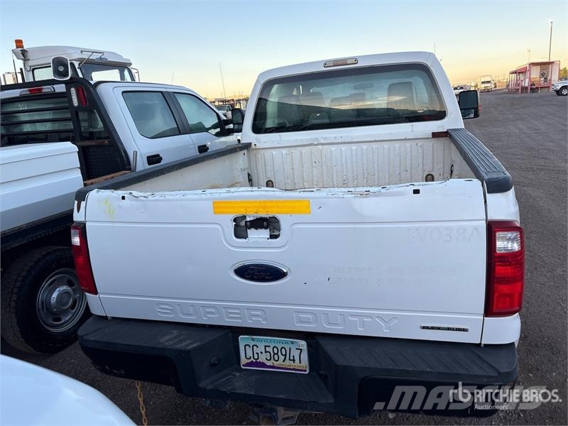 Ford F-250 XL 4x4 Crew Cab Pickup Citi