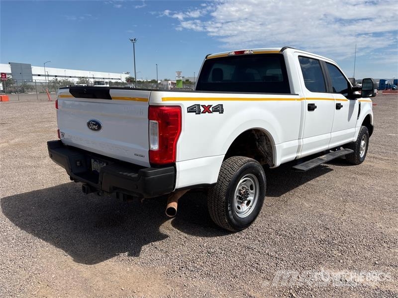 Ford F-250 XL 4x4 Crew Cab Pickup Otras furgonetas