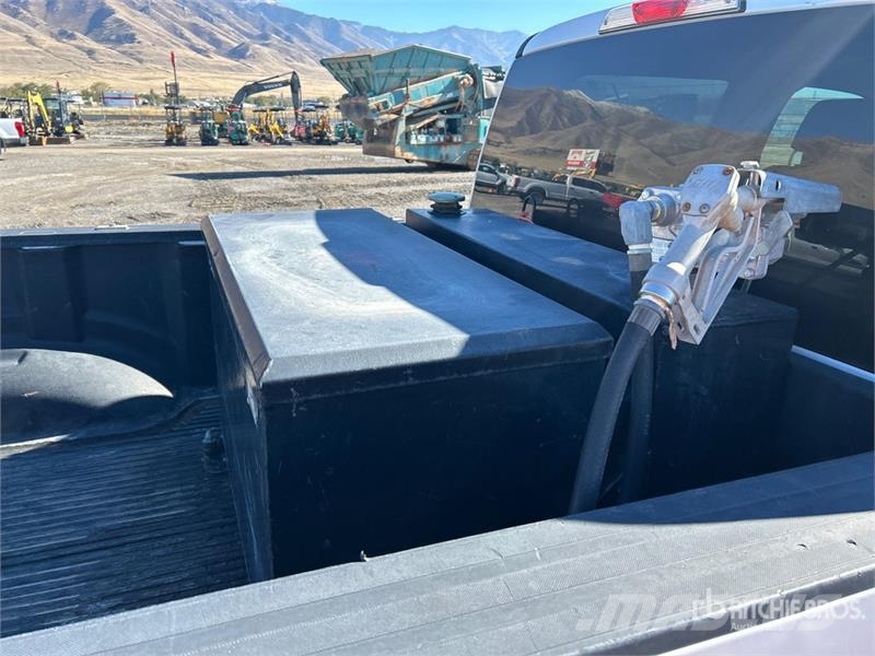 Ford F-250 XL 4x4 Crew Cab Pickup Otros