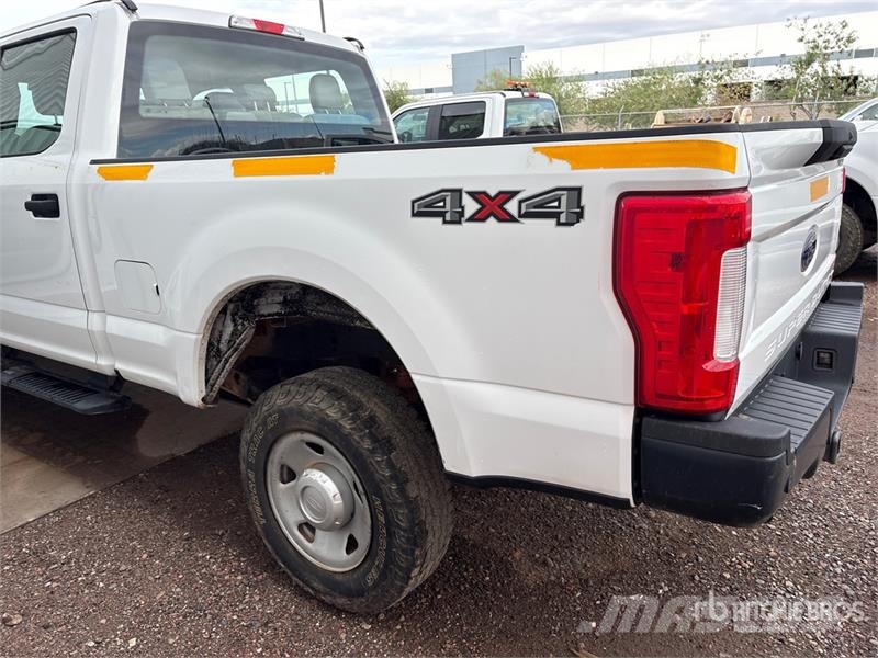Ford F-250 XL 4x4 Crew Cab Pickup Citi