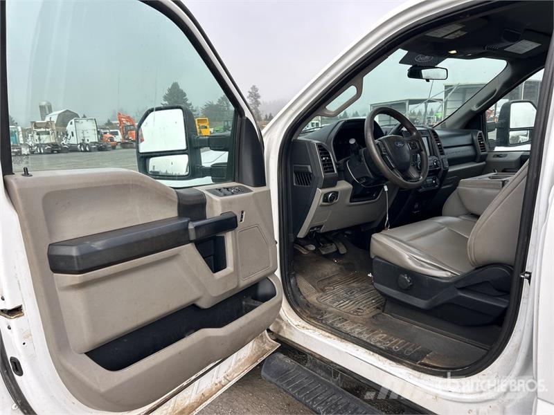 Ford F-250 XL 4x4 Crew Cab Pickup Ostalo