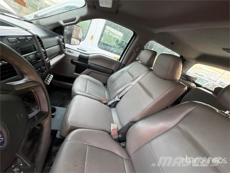 Ford F-250 XL 4x4 Crew Cab Pickup Muu