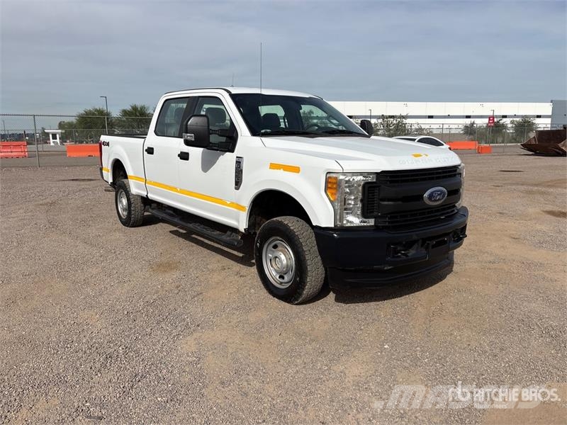 Ford F-250 XL 4x4 Crew Cab Pickup Anders