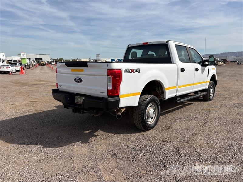Ford F-250 XL 4x4 Crew Cab Pickup Anders