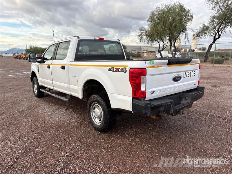 Ford F-250 XL 4x4 Crew Cab Pickup 기타