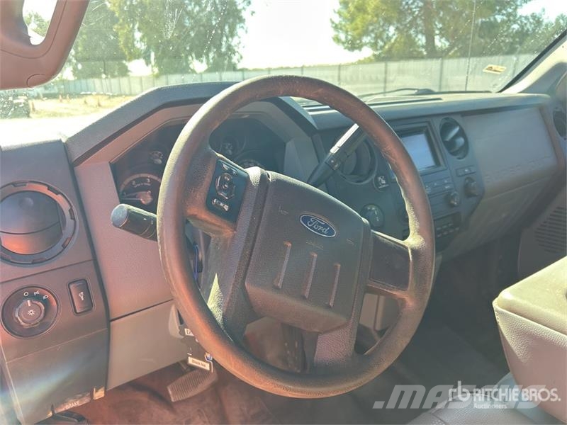 Ford F-250 XL 4x4 Crew Cab Pickup Other