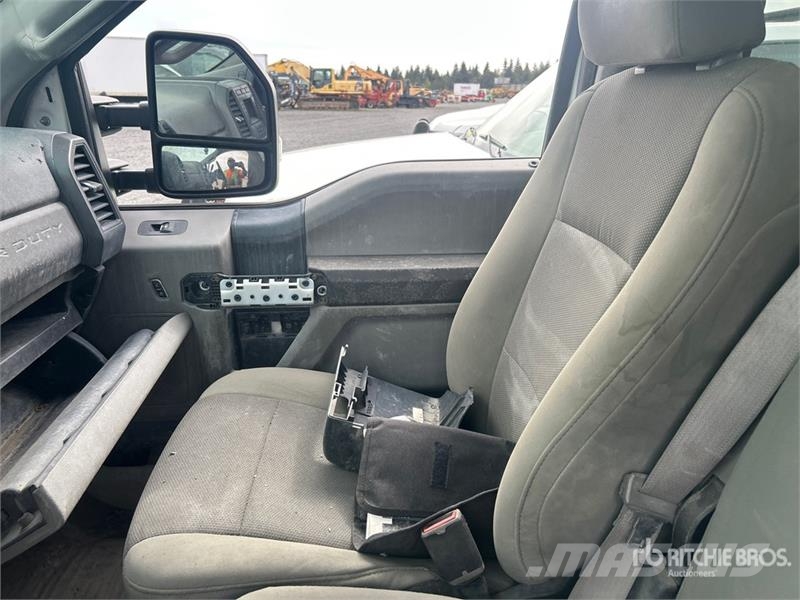 Ford F-250 XL 4x4 Crew Cab Pickup Інше