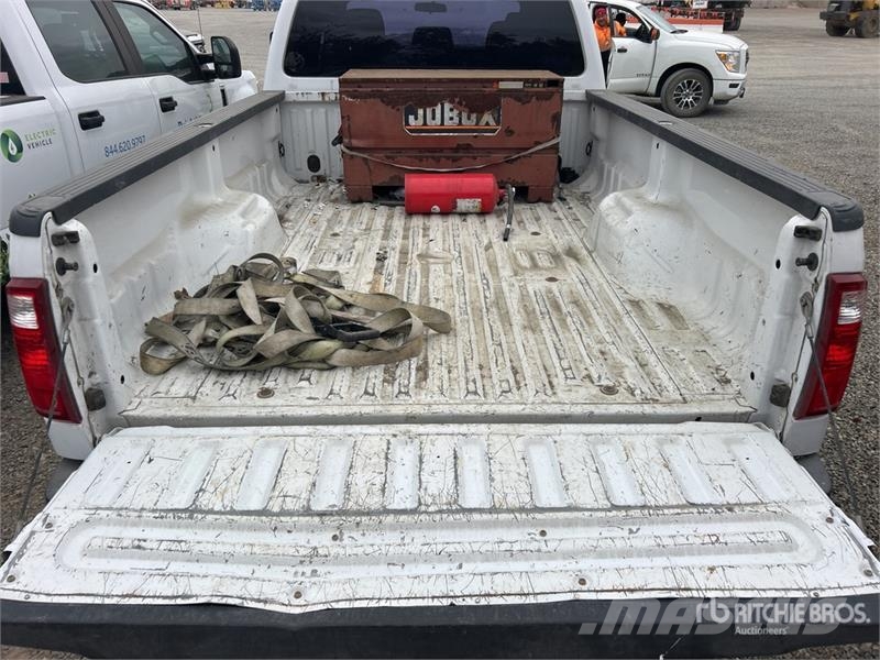 Ford F-250 XL 4x4 Crew Cab Pickup Інше