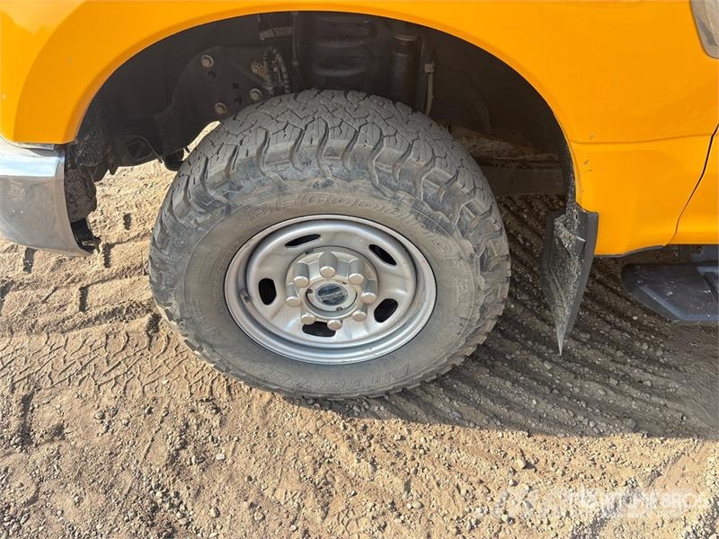 Ford F-250 XL 4x4 Crew Cab Pickup Citi