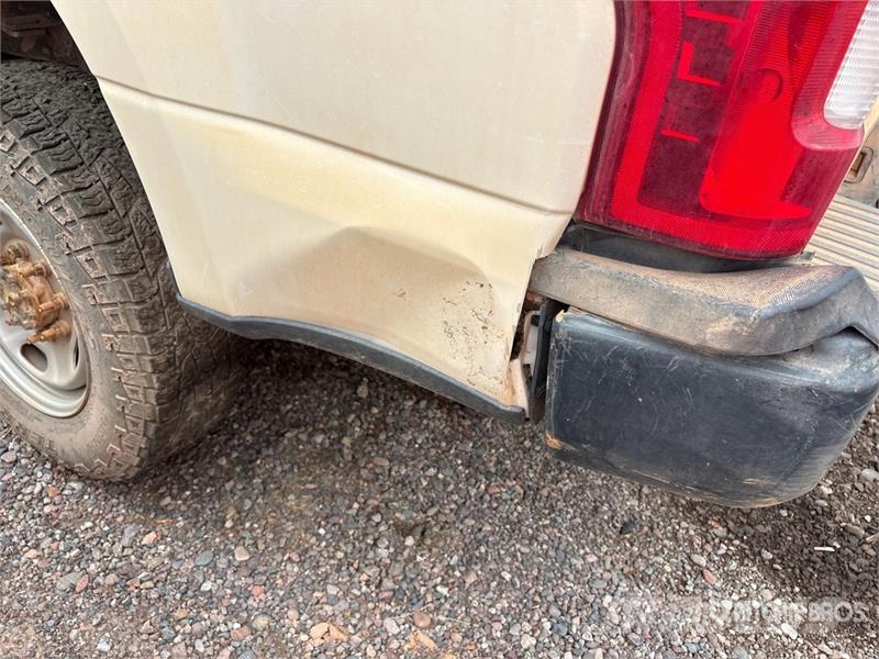 Ford F-250 XL 4x4 Crew Cab Pickup (Inoperable) Ostalo