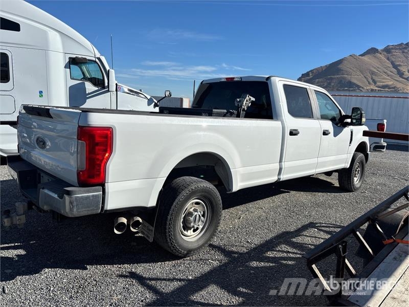 Ford F-250 XL 4x4 Crew Cab Pickup Other