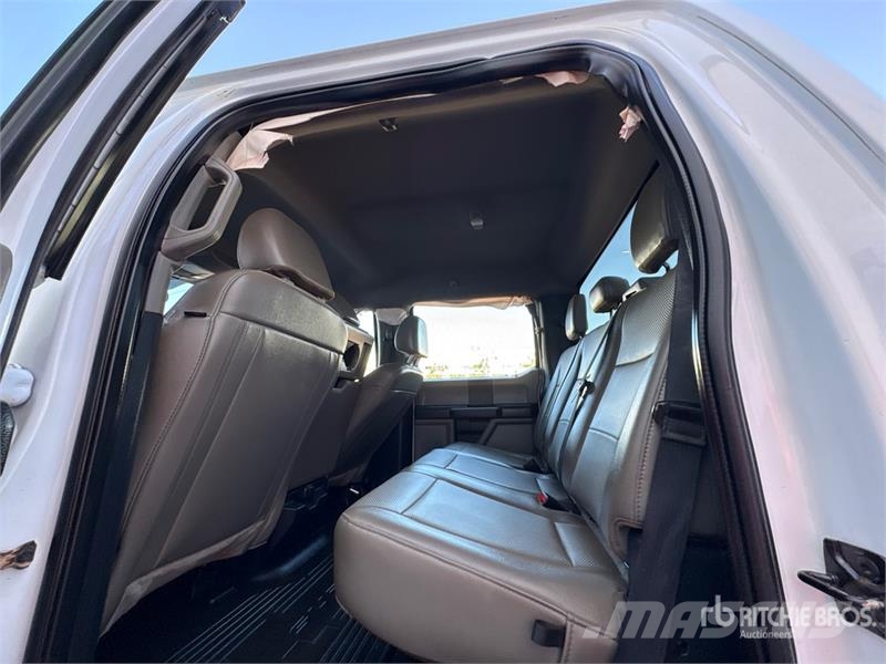 Ford F-250 XL 4x4 Crew Cab Pickup Autre fourgon / utilitaire