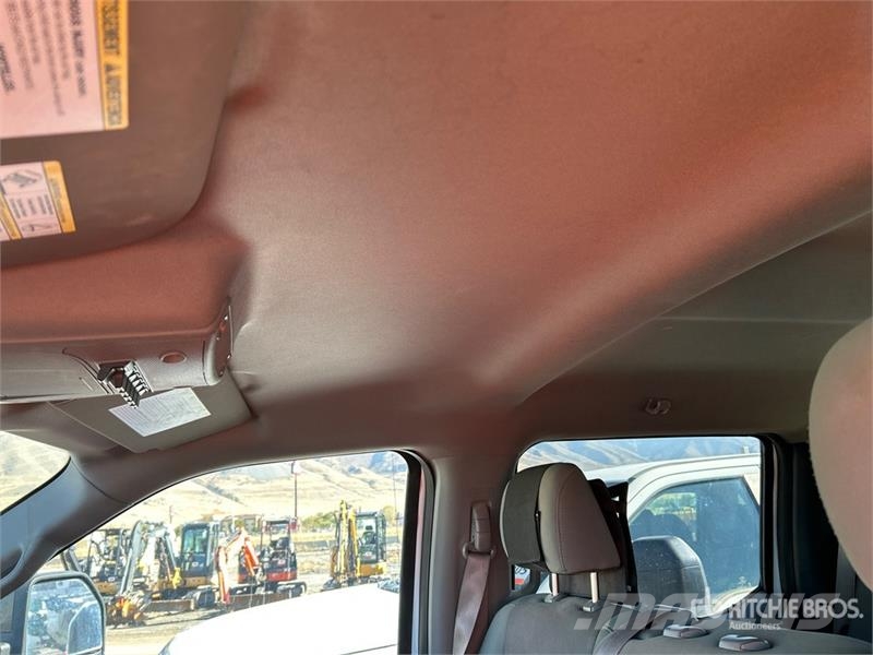 Ford F-250 XL 4x4 Crew Cab Pickup Otros