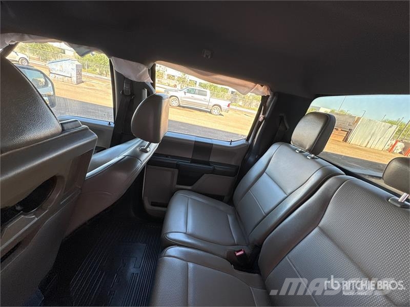 Ford F-250 XL 4x4 Crew Cab Pickup Autre fourgon / utilitaire
