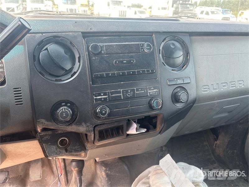 Ford F-250 XL 4x4 Crew Cab Pickup (Inoperable) Muu
