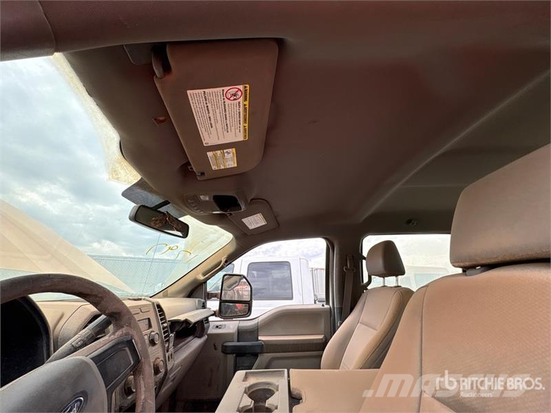 Ford F-250 XL 4x4 Crew Cab Pickup (Inoperable) Ostalo