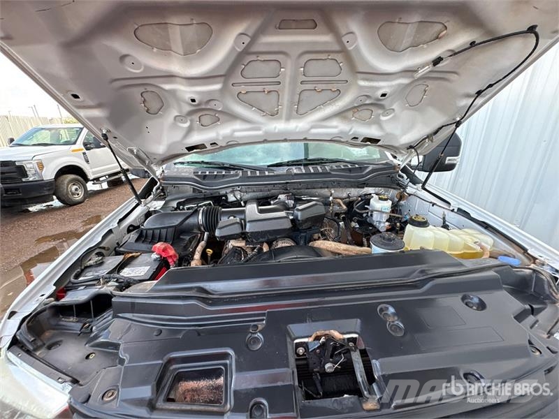 Ford F-250 XL 4x4 Crew Cab Pickup Otros