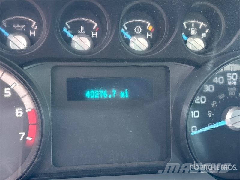 Ford F-250 XL 4x4 Crew Cab Pickup Otros