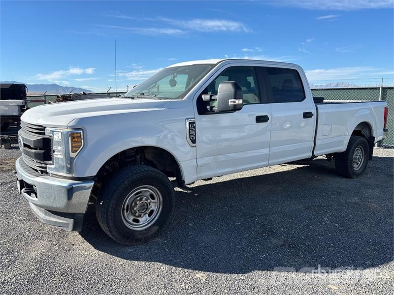 Ford F-250 XL 4x4 Crew Cab Pickup Other