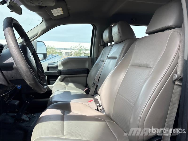 Ford F-250 XL 4x4 Crew Cab Pickup Anders